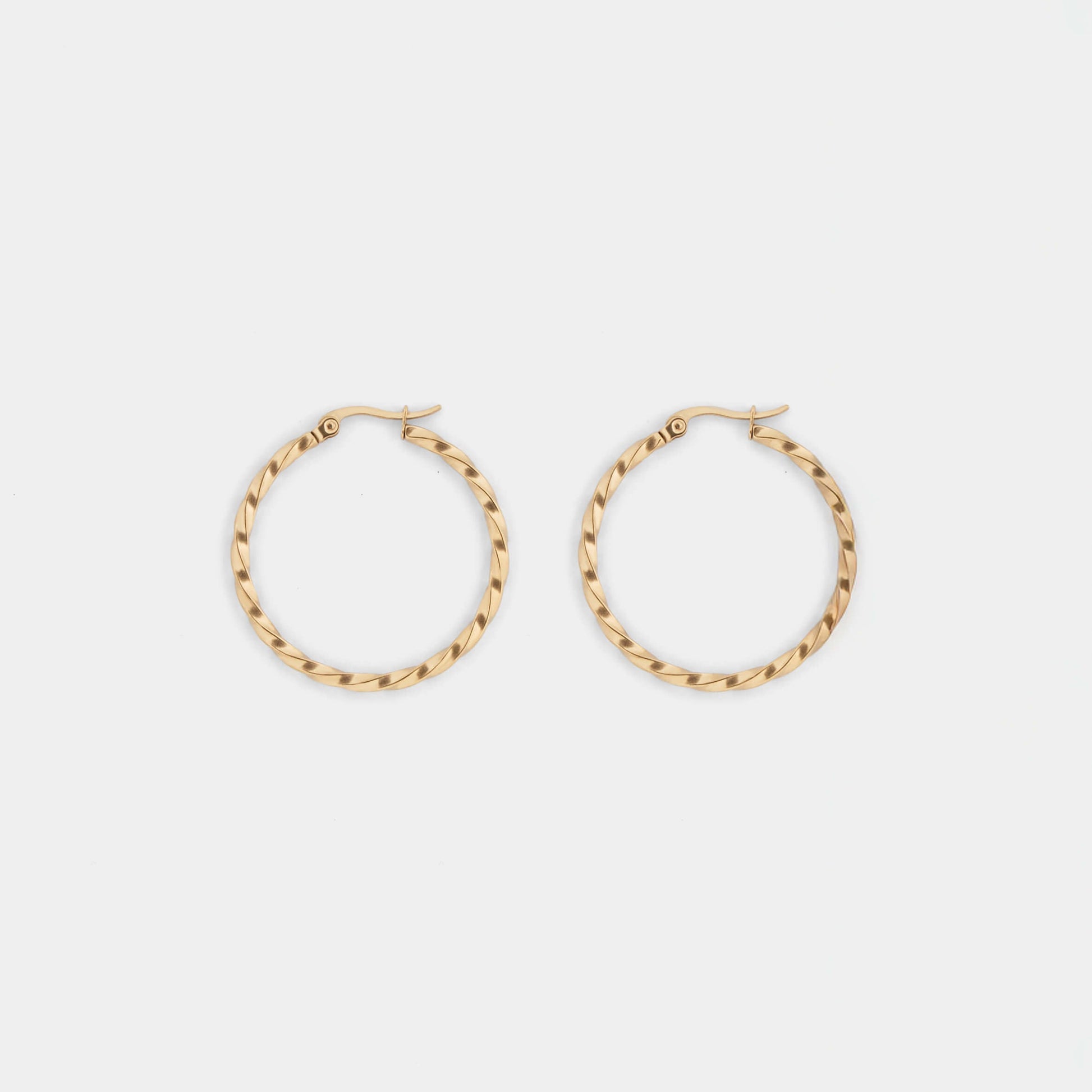 ツイストフープピアス